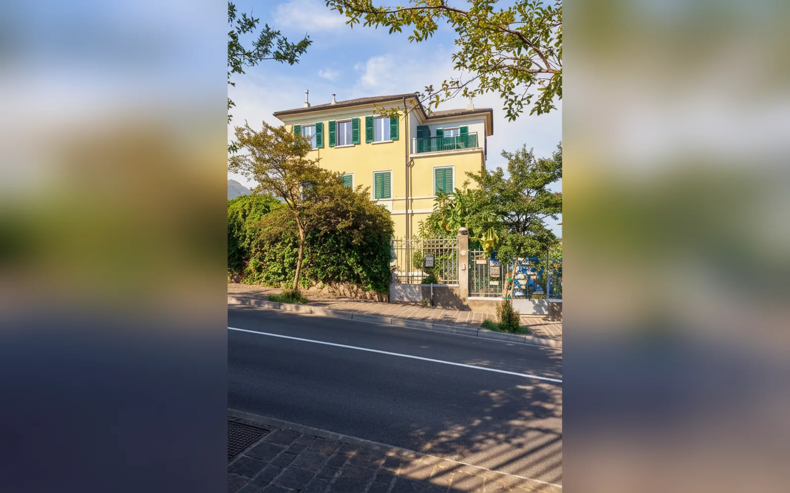La palazzina vista dal viale